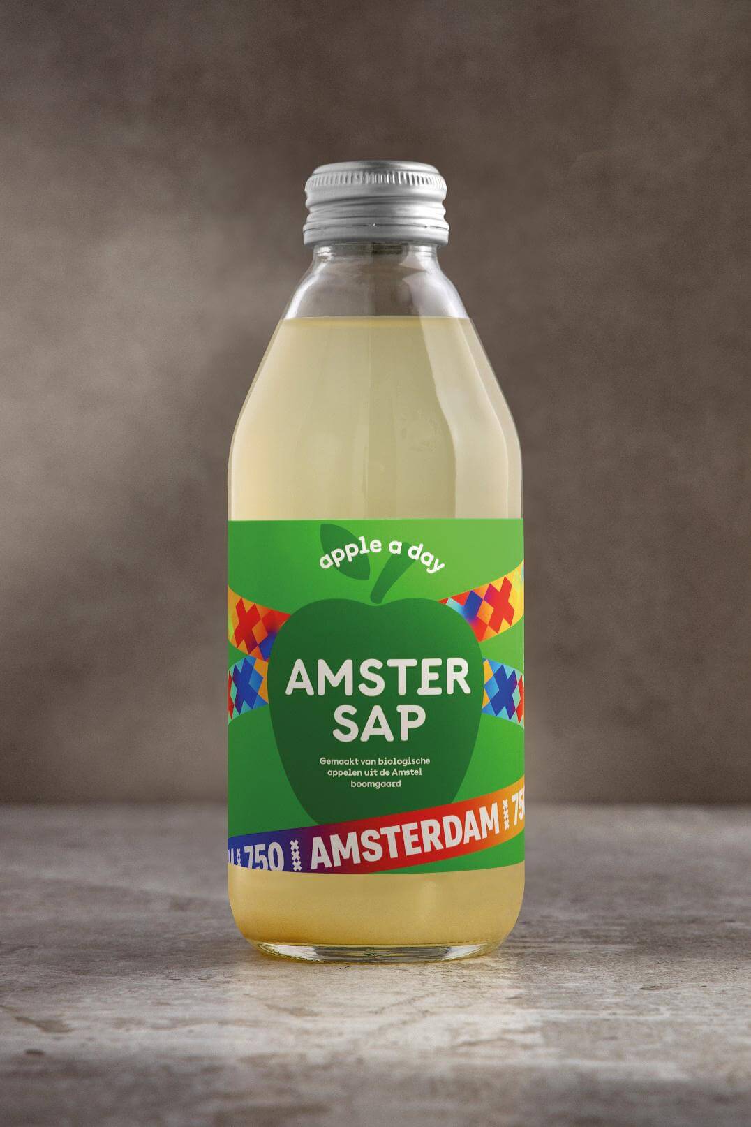 Impressie van 750 slinger op flesje sap